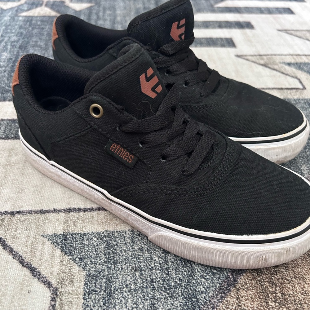 Etnies Black and Brown Skate Sneakers